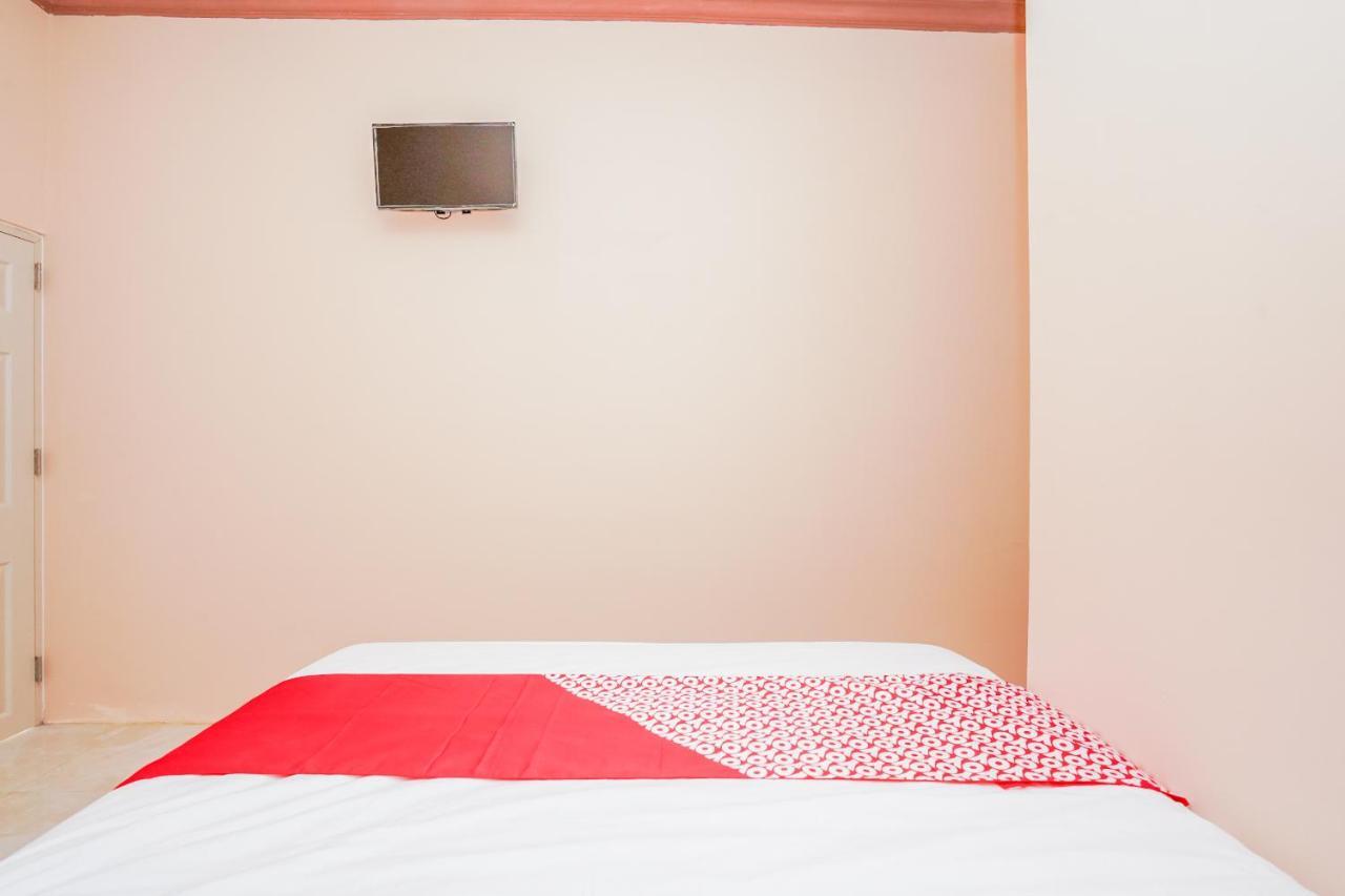 OYO 1349 Amira Homestay Syariah Sidoarjo Bagian luar foto