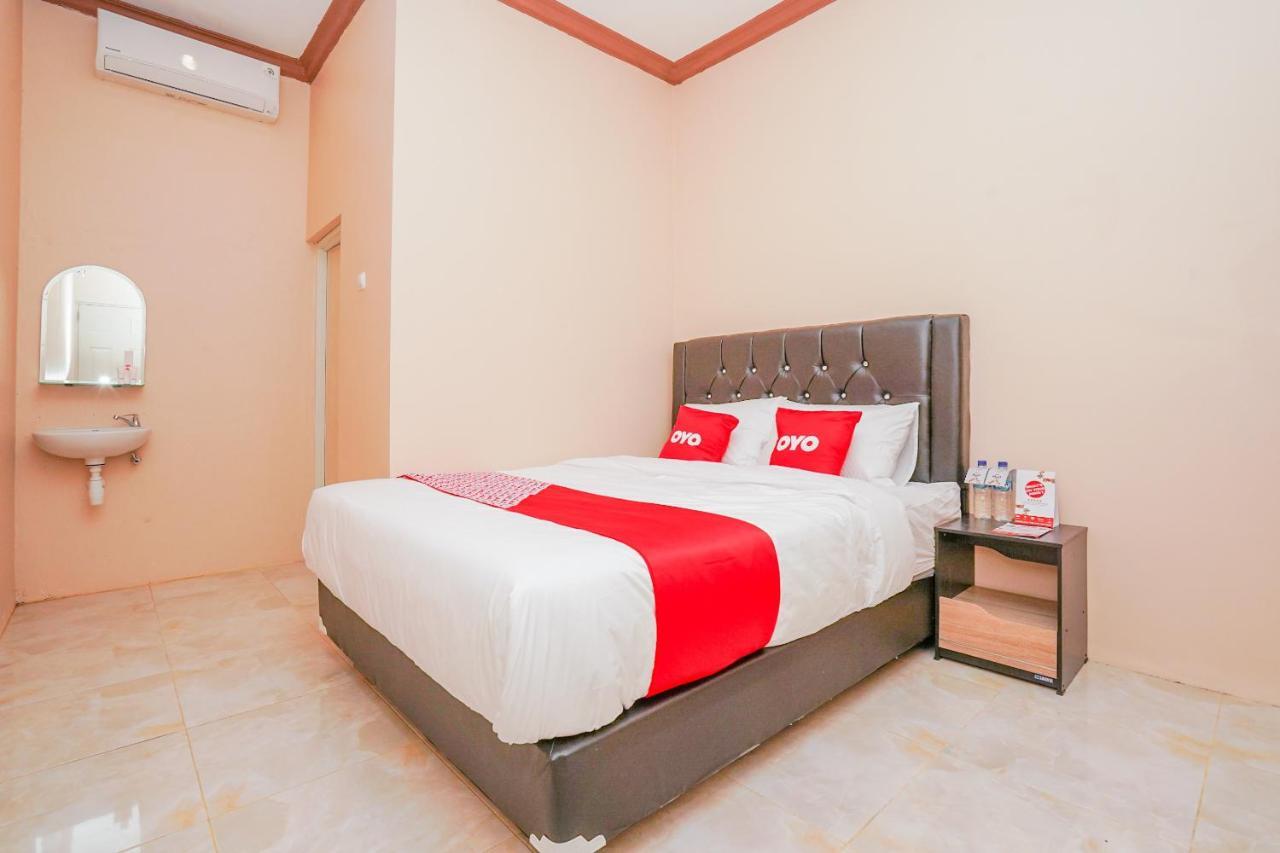 OYO 1349 Amira Homestay Syariah Sidoarjo Bagian luar foto